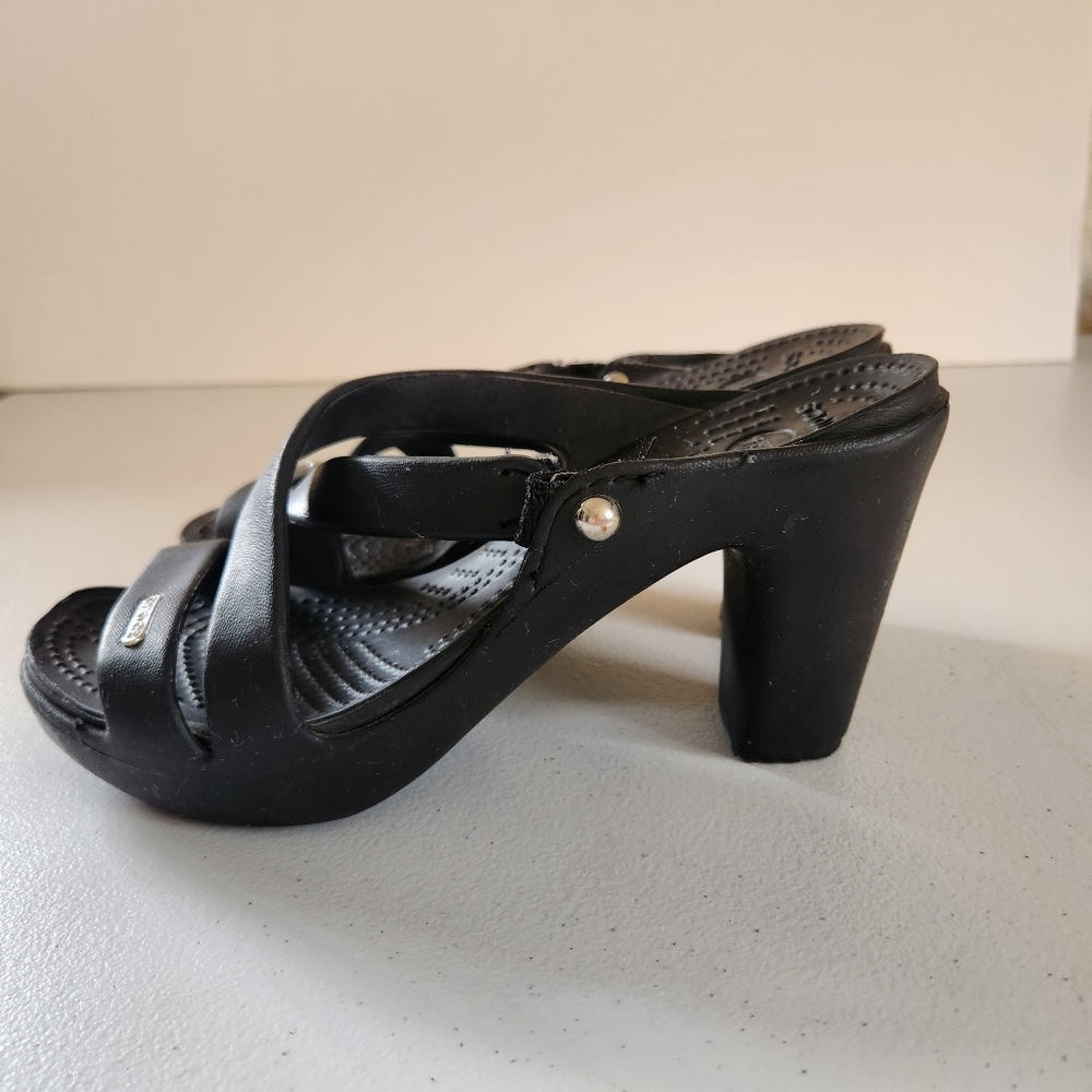 Crocs Cyprus V Sandal Size 5 Block Heel Mule Black Rubber Strappy Heels Shoes